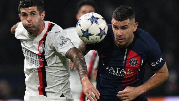 Lucas Hernandez (PSG) face à Christian Pulisic (AC Milan)