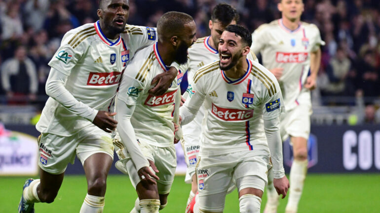 Alexandre buteur lors d'OL - Valenciennes