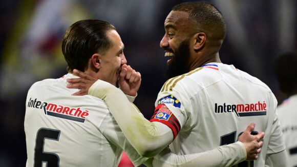 Maxence Caqueret et Alexandre Lacazette (OL)