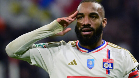 Alexandre Lacazette après son but lors d'OL - Valenciennes