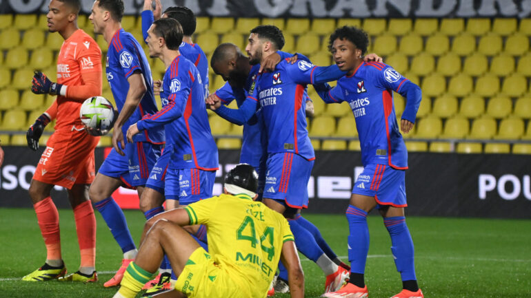 Les joueurs de l'OL célébrant l'un des buts contre Nantes