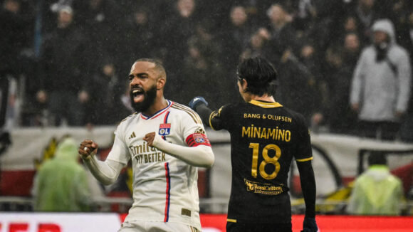 Alexandre Lacazette célèbre son but lors d'OL - Monaco