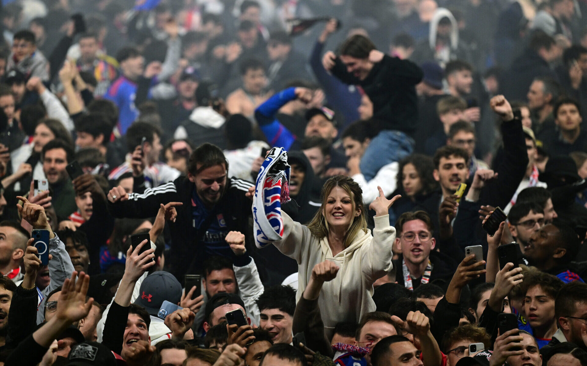 
		Commentaires sur OL - FC Saint-Cyr Collonges : 21 000 billets écoulés, la barre des 25 000 dans le viseur ? par BadGone91		