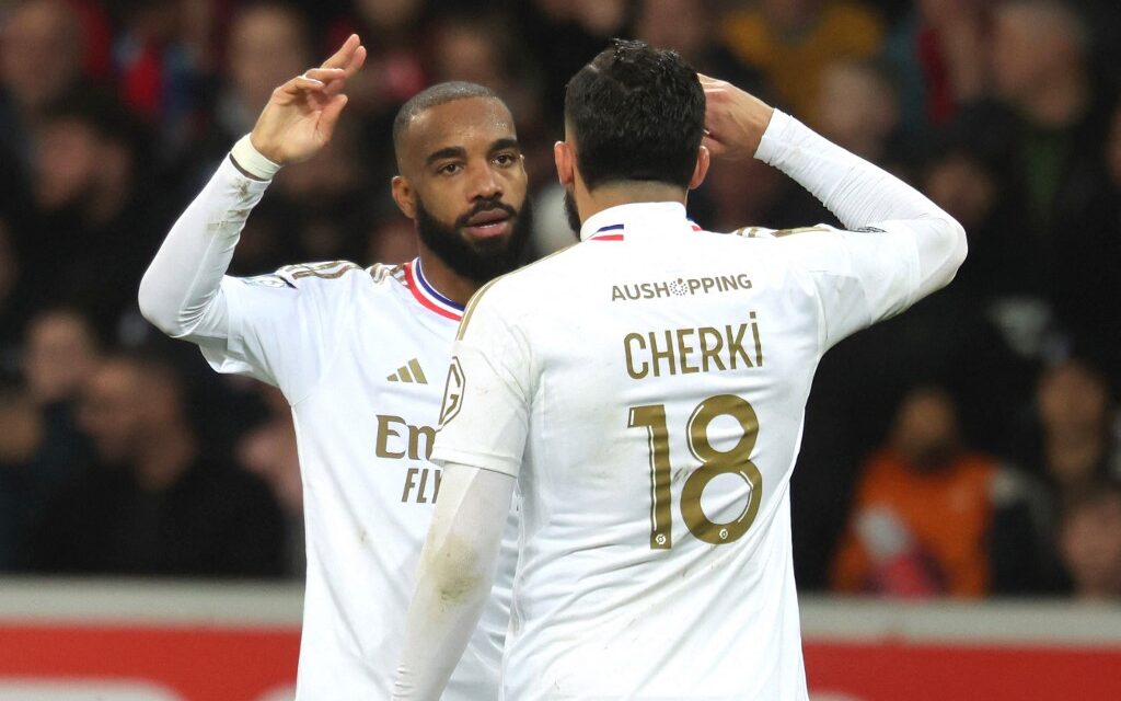 Alexandre Lacazette et Rayan Cherki, joueur de l'OL