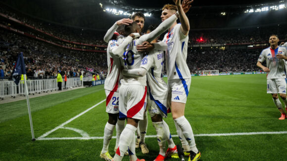 La joie des joueurs de l'OL après un but contre Strasbourg.