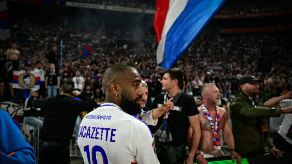 Alexandre Lacazette avec les Bad Gones lors d'OL - Strasbourg