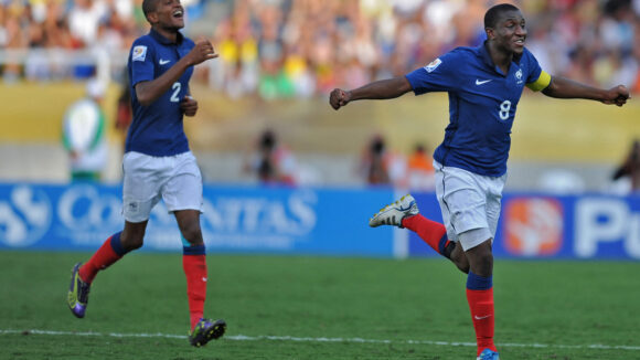 Loic Nego et Gueïda Fofana célébrant un but avec l'équipe de France U20