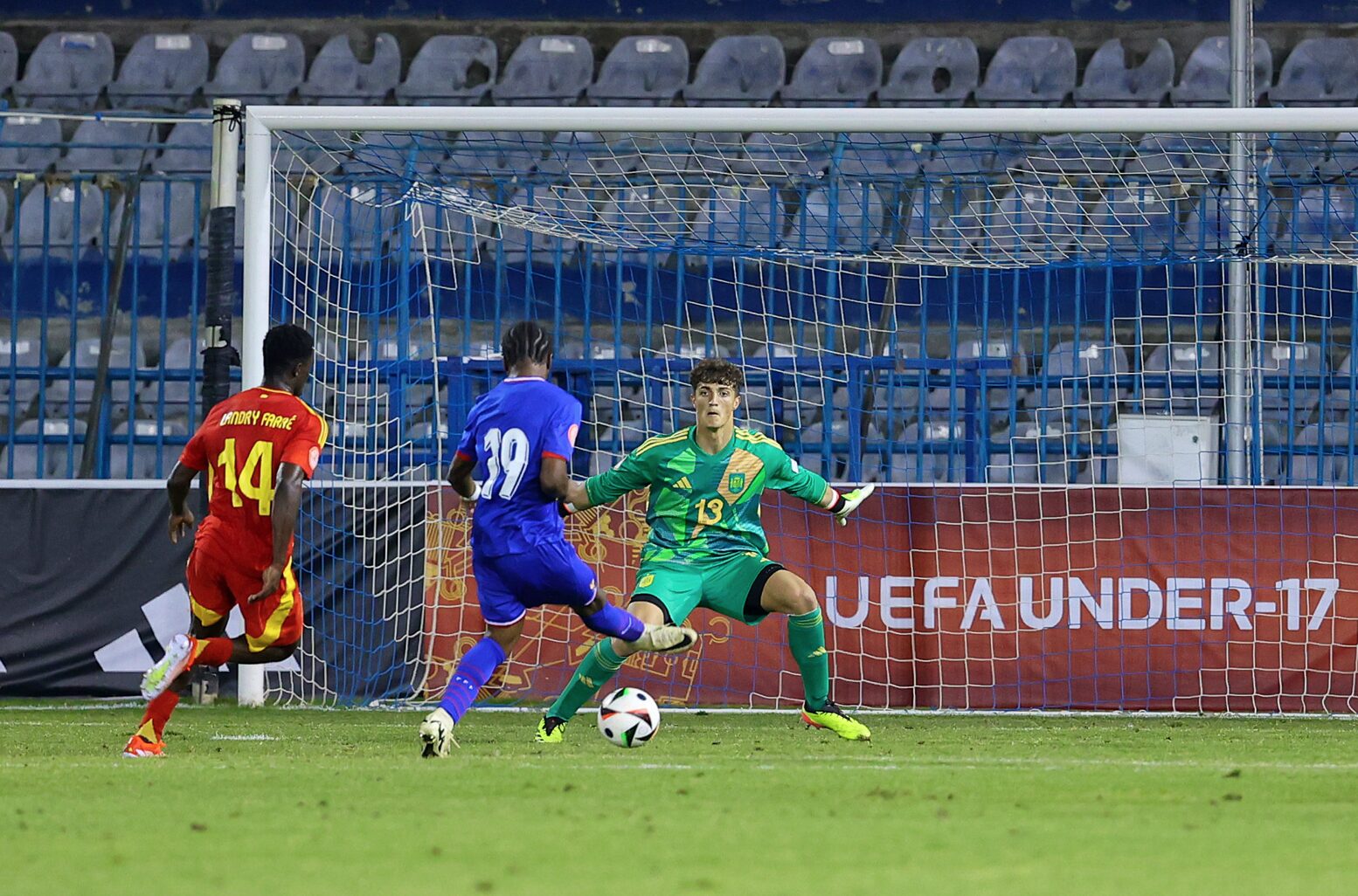 Enzo Molebé buteur pour la France lors du deuxième match contre l'Espagne