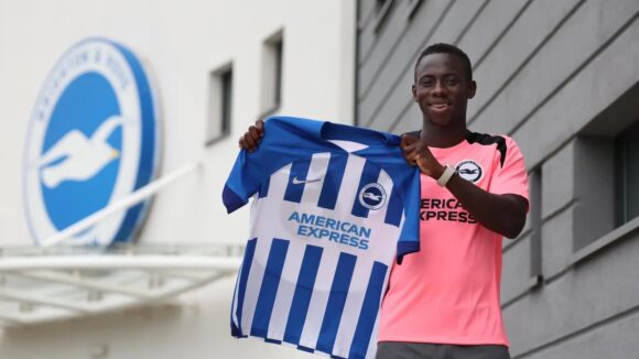 Yankuba Minteh s'est engagé avec Brighton