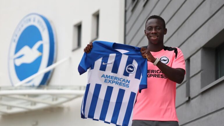Yankuba Minteh s'est engagé avec Brighton