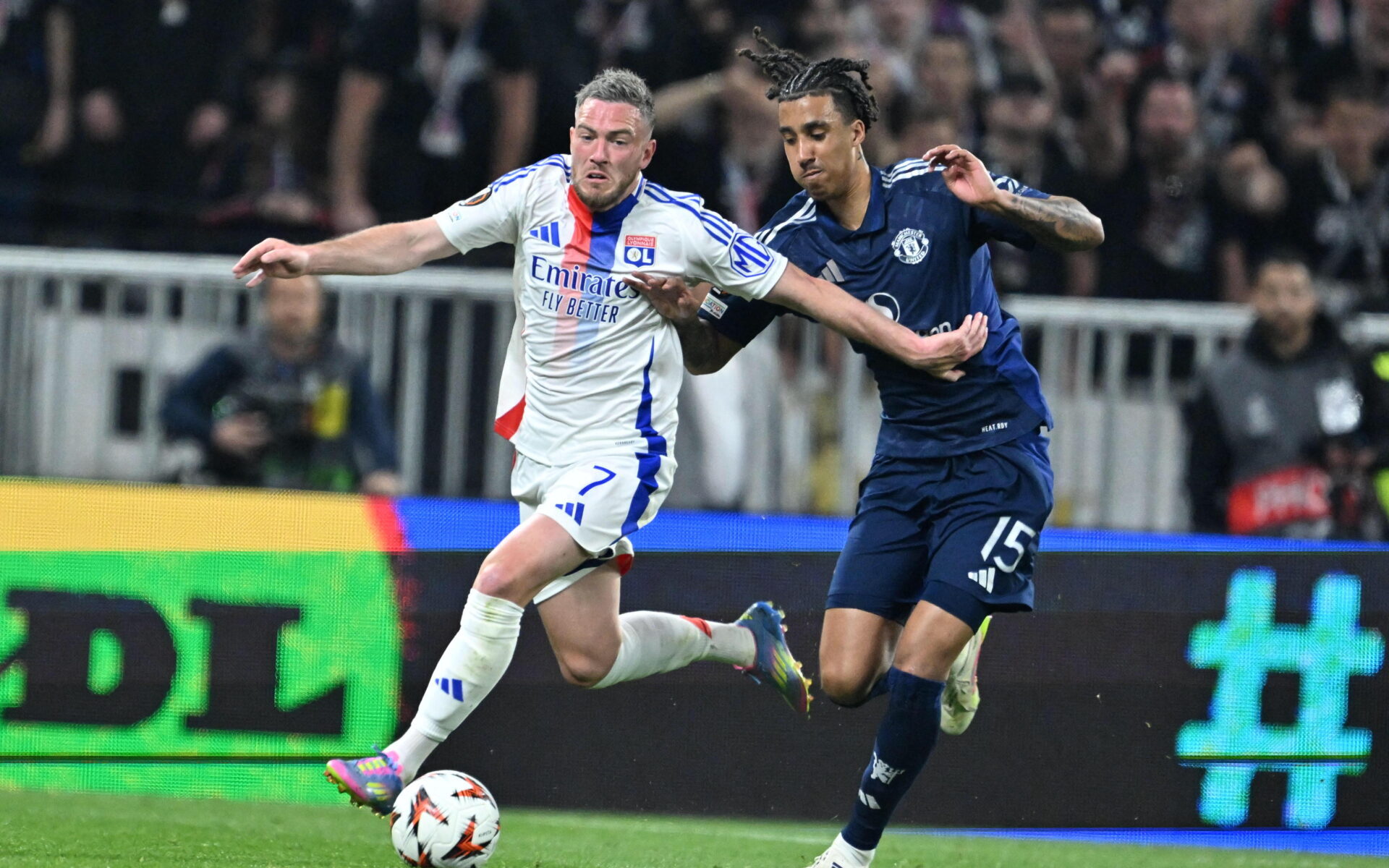 Jordan Veretout (OL) et Lenny Yoro -Manchester United)