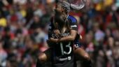 Kadidiatou Diani (OL) félicitée par Damaris après son but contre Arsenal