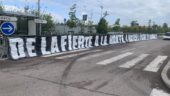 La banderole des supporters de l'OL devant le centre d'entraînement