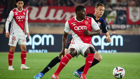 Nemanja Matic face à Denis Zakaria lors de Monaco - OL