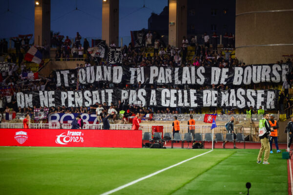La banderole des supporters de l'OL contre John Textor