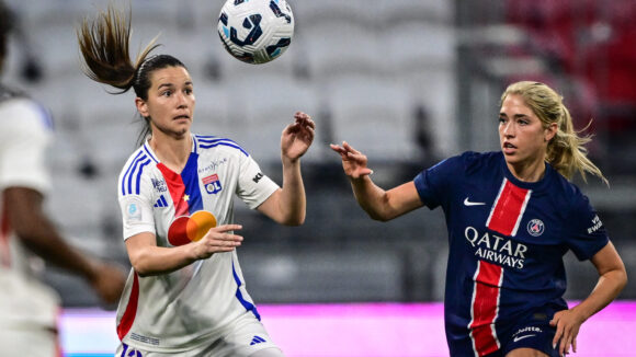 Damaris Egurrola face à Korbin Albert lors d'OL - PSG