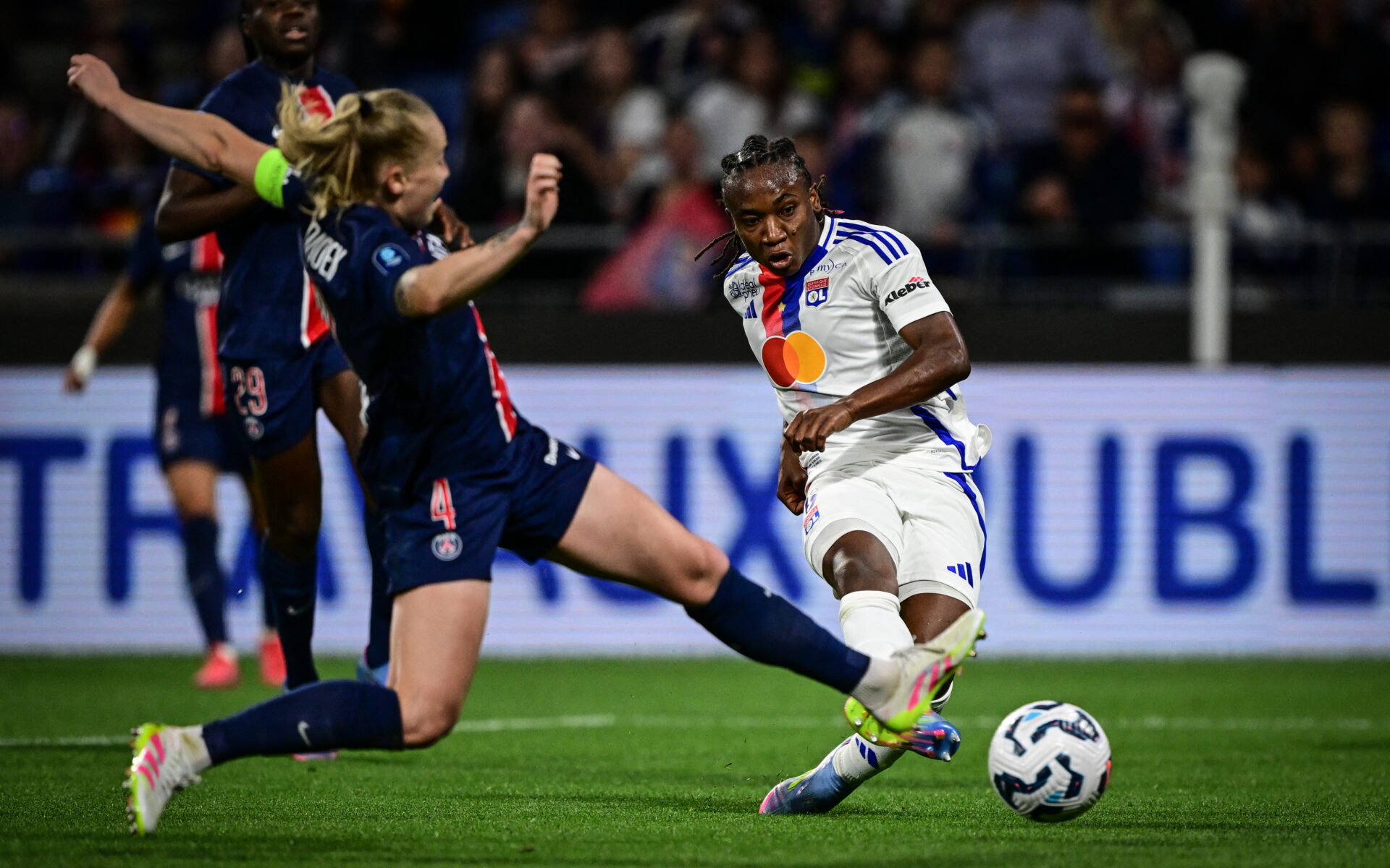 Commentaires sur D1 : le PSG lourdement puni, l'OL Lyonnes toujours plus en tête par dede74