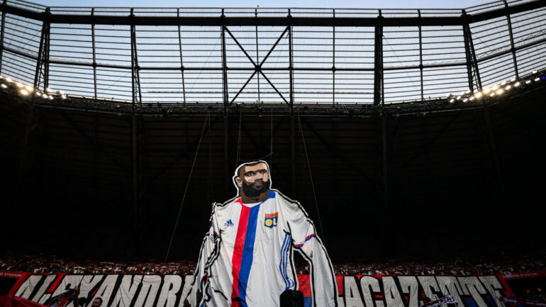 Le tifo des Lyon 1950 pour Alexandre Lacazette lors d'OL - Angers.