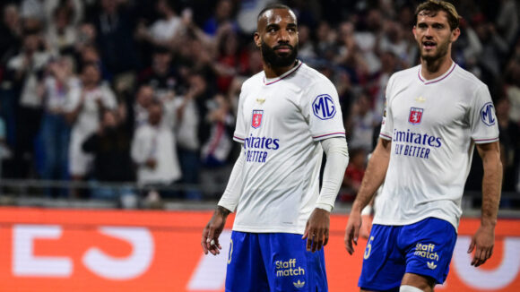 Alexandre Lacazette célèbre son 200e but avec l'OL.