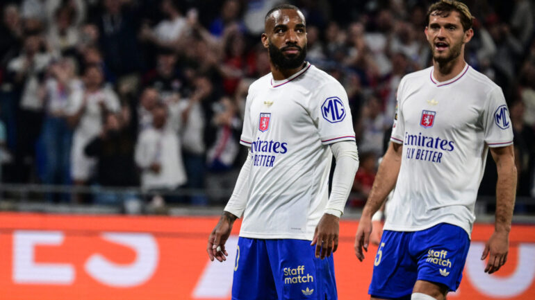 Alexandre Lacazette célèbre son 200e but avec l'OL.