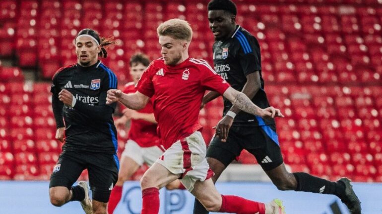 Yacine Chaïb et Jérémy Mounsesse lors de Nottingham - OL