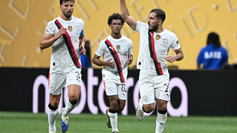 Rayan Cherki lors de Manchester City - Al Ain FC