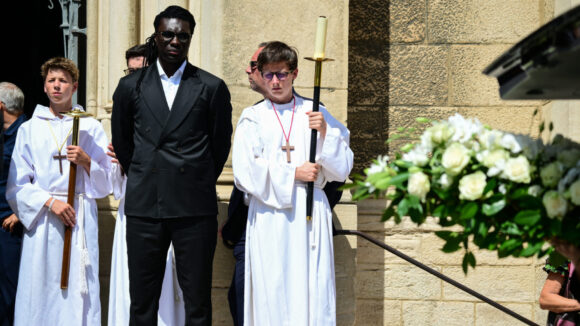 Bafetimbi Gomis aux obsèques de Bernard Lacombe