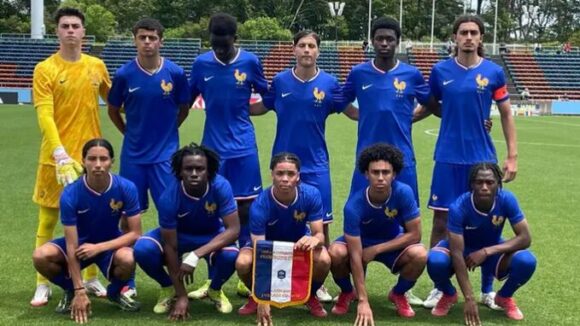 Kylian Negri et Kenan Doganay avec l'équipe de France U16
