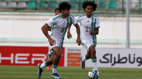 Bilal Daou (à gauche) et Walid Nechab (à droite) avec l'Algérie