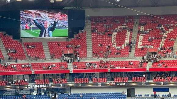 L'hommage du Parc OL à Bernard Lacombe