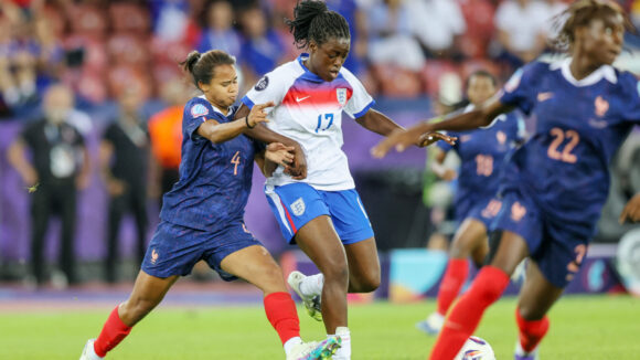 Alice Sombath avec la France contre l'Angleterre