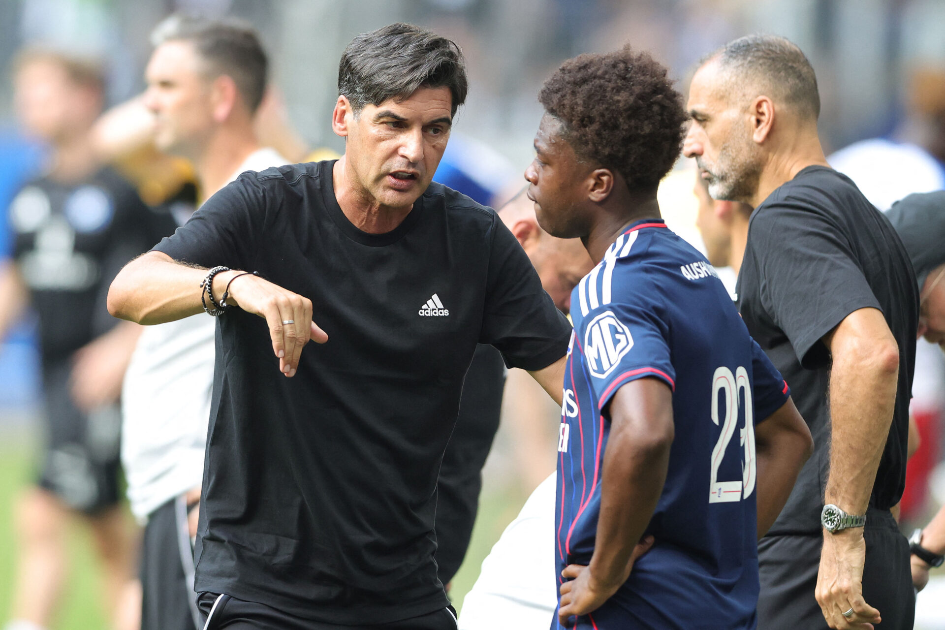 OL Academie : Molebe avec la réserve avant un départ ?