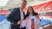 Sofia Bekhaled, avec Vincent Ponsot pour son premier contrat pro avec l'OL Lyonnes