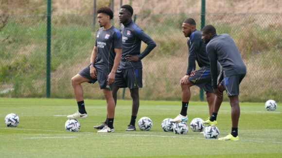 Les joueurs de l'OL à l'entraînement