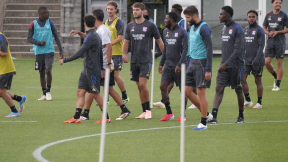 Les joueurs de l'OL à l'entraînement