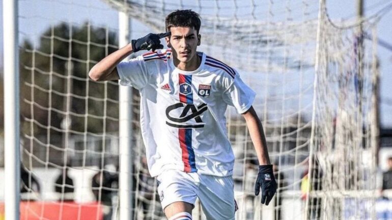 Mathys De Carvalho, milieu de l'OL