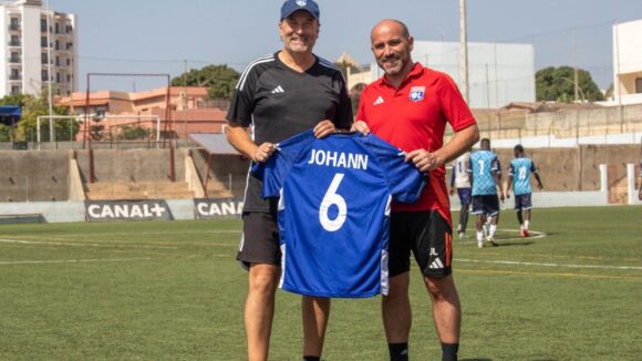 Philippe Eullafroy (à gauche) avec Johann Louvel, directeur de l'OL Académie, lors d'une venue au Dakar-Sacré Coeur