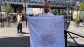 Un supporter de l'OL devant le siège de la FFF mercredi