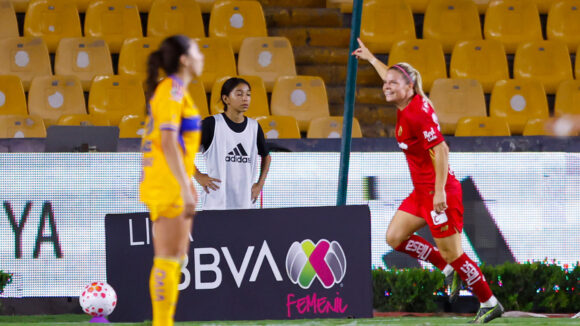 Eugénie Le Sommer a marqué pour son premier match avec Toluca