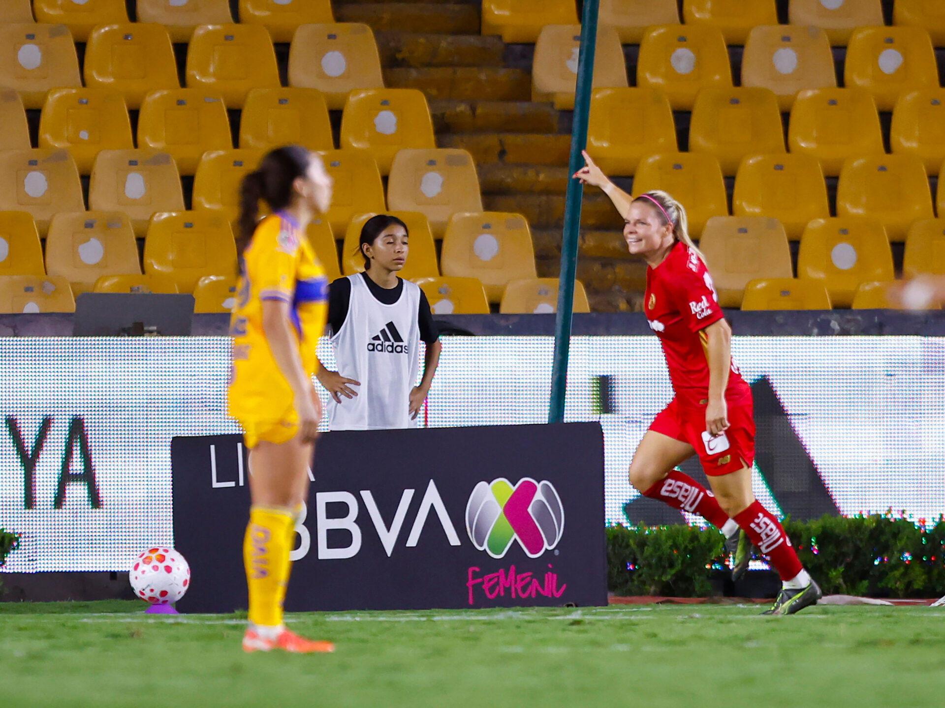 Après son départ d’OL Lyonnes, Le Sommer a été convaincue par Henry