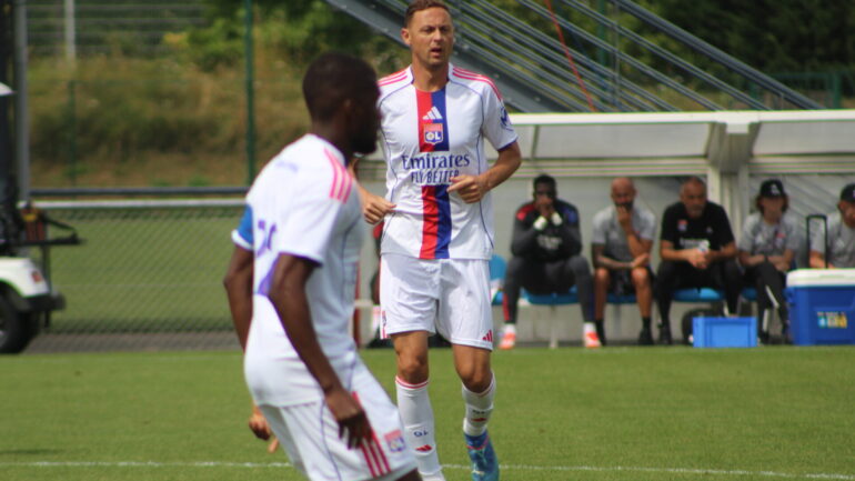 Nemanja Matic lors d'OL - RWDM Brussels