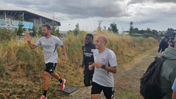 Orel Mangala avec Cédric Uras et Alexandre Fahri.