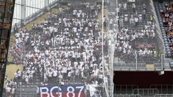Le parcage des supporters de l'OL à Lens
