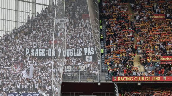 La banderole des supporters de l'OL pour Pierre Sage