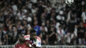 Moussa Niakhaté au duel lors d'OL - Metz