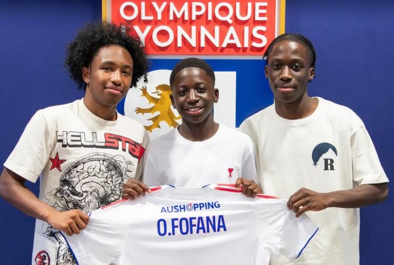 Ousmane Fofana avec son cousin Malick lors de sa signature à l'OL