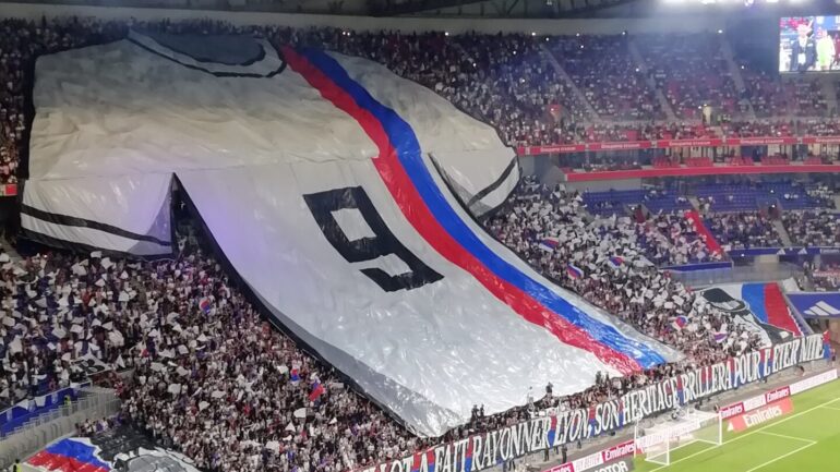 L'hommage à Bernard Lacombe lors d'OL - Metz