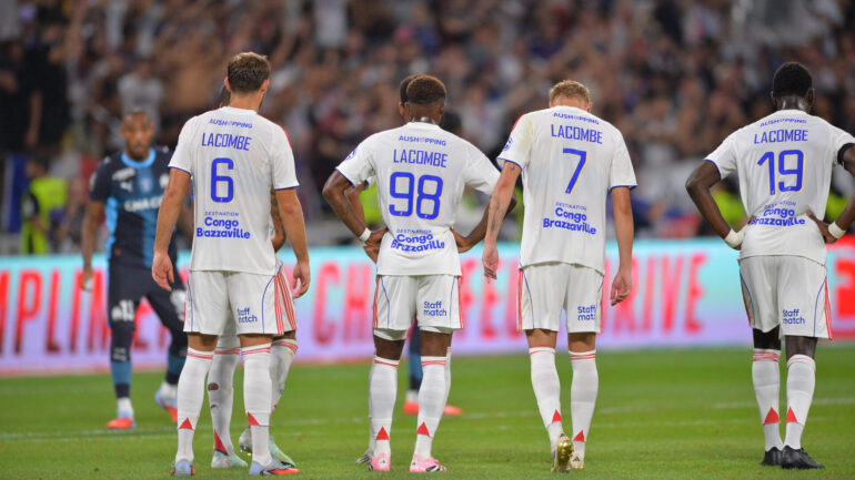 Les joueurs de l'OL ont rendu hommage à Lacombe face à l'OM