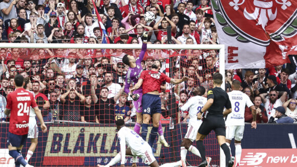Dominik Greif (OL) face à Olivier Giroud et Lille
