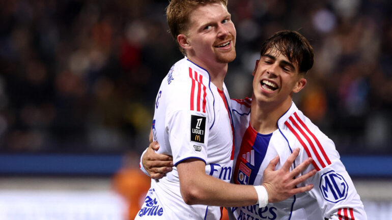 Pavel Sulc et Afonso Moreira lors de Paris FC - OL.